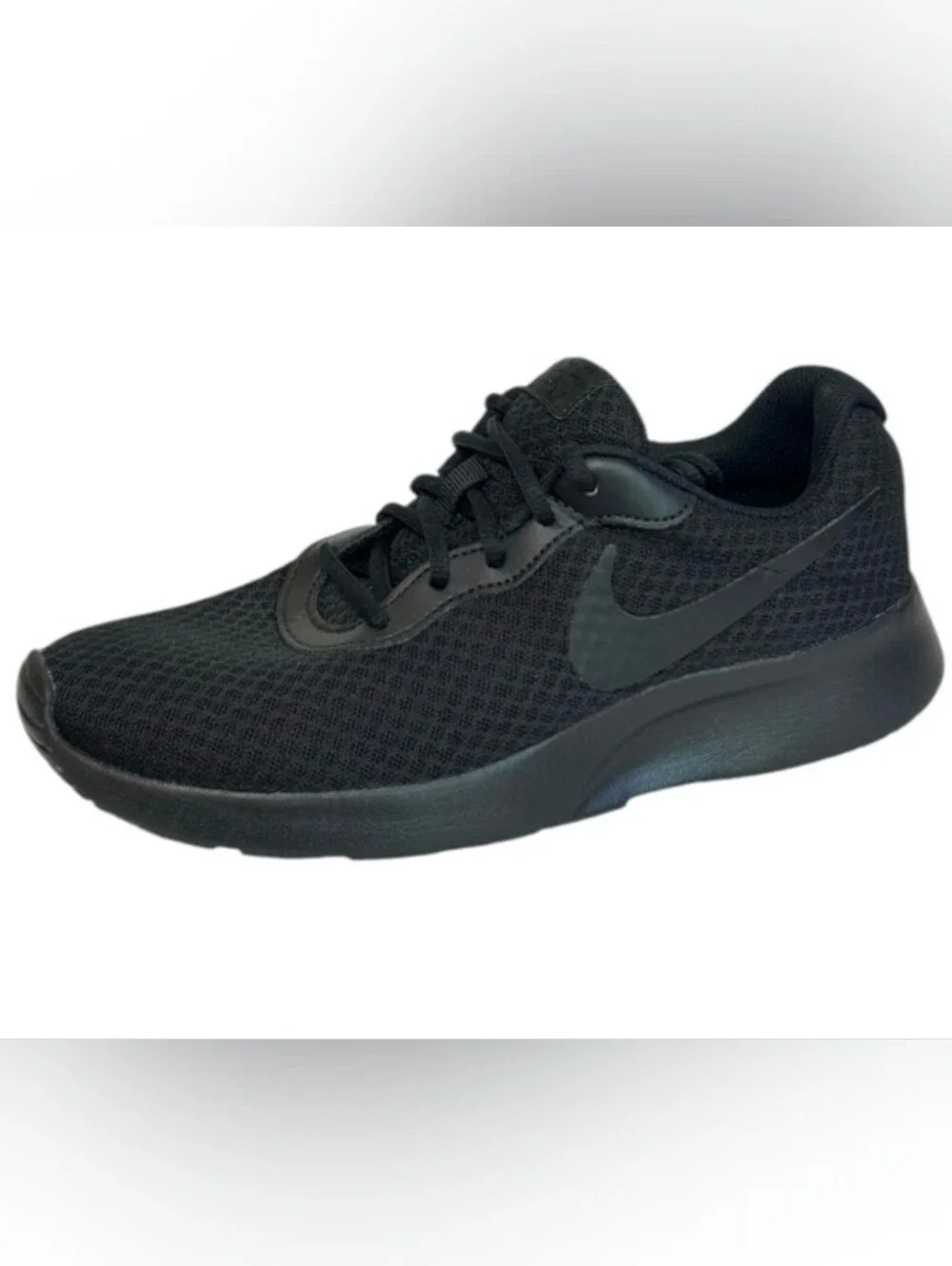 Nike Tanjun Sneakers Women’s Sz 8.5 Triple Black Walking Running Activewear Gym - Picture 1 of 3